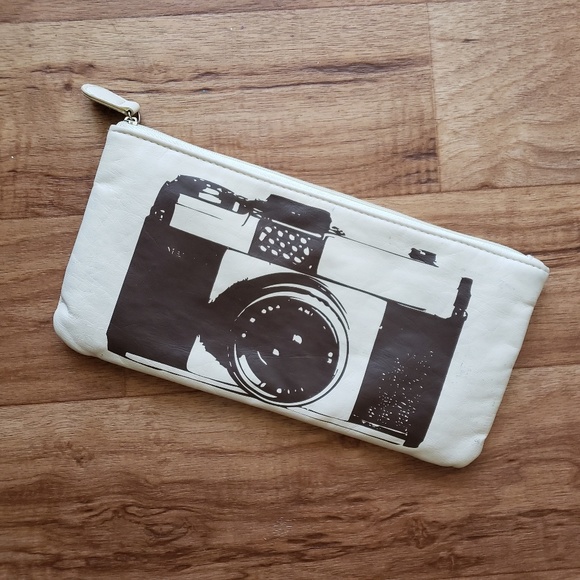 Handbags - ☀️BOGO☀️ Camera Wallet